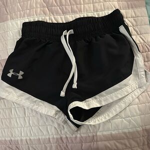 Under Armour girls size S short